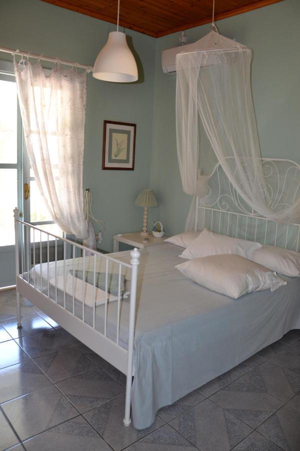 Mihaila Seaside: 2 Bedroom Bungalows Kefalonia สปาร์เชีย ภายนอก รูปภาพ